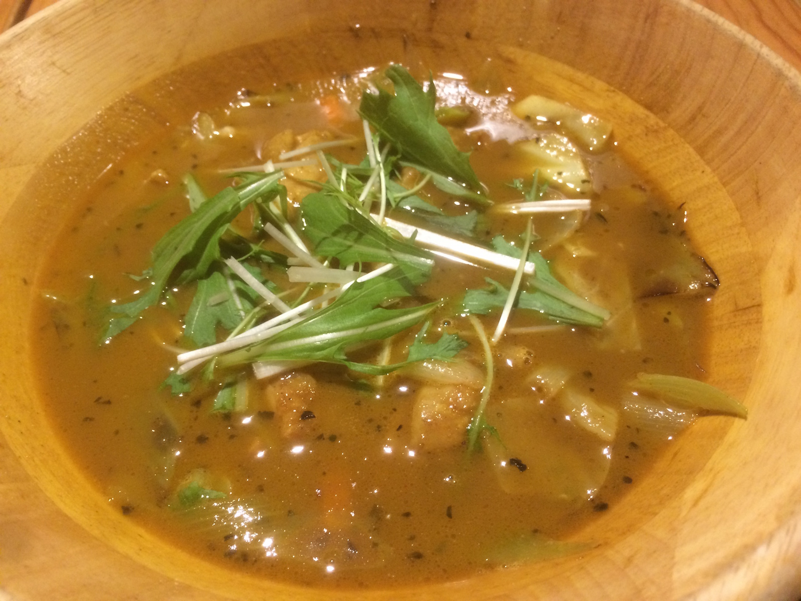ヤムヤム チキンと炒め野菜のスープカレー