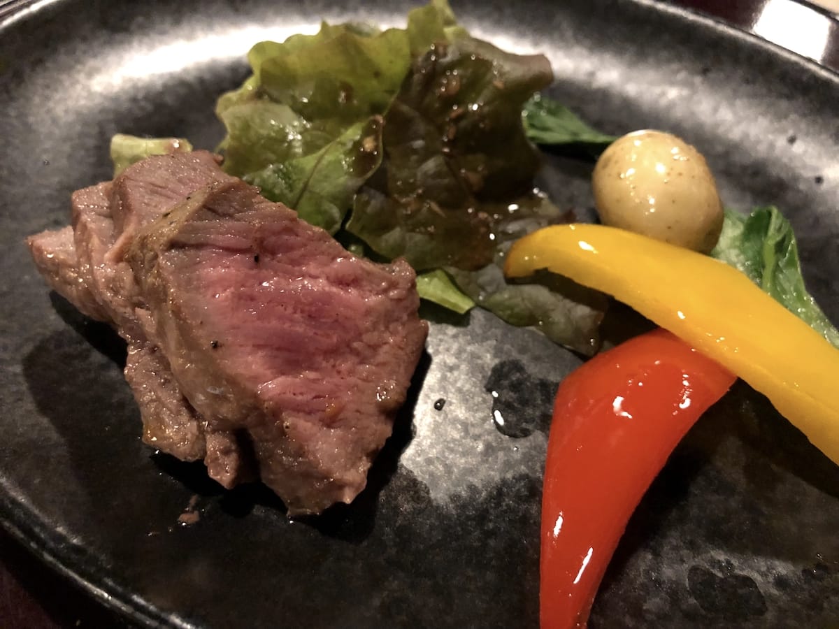 牛肉（和牛脂入）グリル カフェ・ド・パリ風ソース